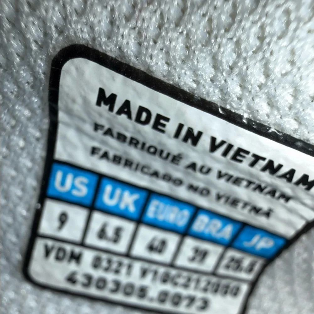 Mizuno White Athletic Shoes - Picture 5 of 5